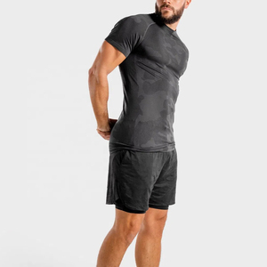 T-shirt de sport pour homme, coupe ajustée, personnalisable avec votre propre logo, teinture de vêtement, séchage rapide, respirant, pour la musculation et le fitness. - Product Image 3