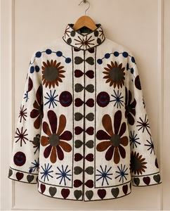 Chaqueta Blanca Transpirable Ecológica Reversible con Cuello Mandarín 100% Algodón, Estampado Floral de Margaritas y Caras Sonrientes, Estilo Boho Hecho a Mano en Jaipur - Product Image 6