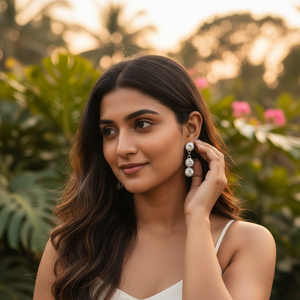 Boucles d'oreilles pendantes en argent sterling 925 avec trois diamants, magnifiques boucles d'oreilles pour femmes et filles, à porter lors de mariages et de fêtes - Product Image 5