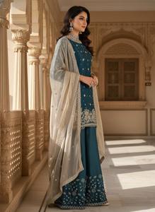 Ensemble Sharara bleu marine brodé avec dupatta pour femme – Tenue ethnique traditionnelle pour fêtes et mariages - Product Image 3