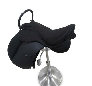 Selle de saut légère en synthétique 15"-18" durable pour l'équitation anglaise, équipement d'équitation pour concours de saut - Product Image 4