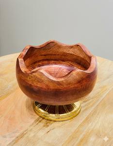 Bol en bois artistique pour une mise en scène de table d'occasion spéciale, rehaussant l'attrait visuel grâce à la beauté du bois naturel - Product Image 1