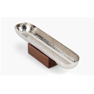 Plat de service en argent martelé au design moderne, élégant bol ovale allongé sur une base en bois massif. Parfait pour la décoration de table de luxe - Product Image 2