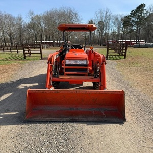 Tracteur Kubota L2800, moteur diesel puissant, équipement agricole, tracteur utilitaire 4x4 pour travaux agricoles, performances robustes - Product Image 5
