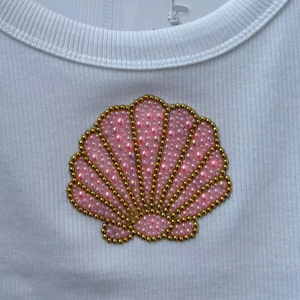 เสื้อกล้ามคอวีแบบใหม่สำหรับผู้หญิง ความยาวปกติ ดีไซน์หรูหรา แต่งโบว์ลูกไม้ ติดกระดุม ผลิตด้วยมือ เป็นมิตรต่อสิ่งแวดล้อม ผลิตโดยผู้ผลิตเสื้อผ้า - Product Image 1