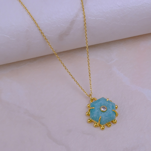 Collar con Colgante de Amazonita Natural - Joyería Hecha a Mano con Engaste de Garra Chapado en Oro de 18K sobre Latón - Product Image 4