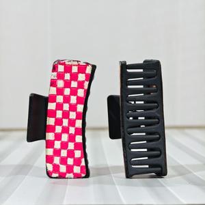 Pinza de pelo de resina a la moda con diseño de tablero de ajedrez para accesorios de mujer - Product Image 2