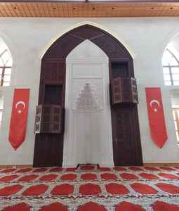 Mihrab con Incrustaciones de Mármol, Diseño Floral Tallado a Mano, Moderno, para Montar en la Pared, Resistente a la Intemperie, Totalmente Personalizable, para Mezquita/Dargah - Product Image 3