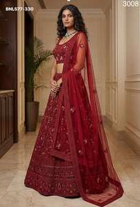 ชุดเลเฮนกา โจลี และผ้าคลุมไหล่สุดหรู สีสันสวยงาม พร้อมงานปักดิ้นดิ้นแดง จากซูรัต - Product Image 3