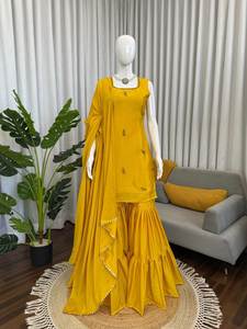 Nous présentons notre design le plus attrayant : un ensemble salwar trois pièces en pure soie chinon de couleur jaune, au prix de gros. - Product Image 3