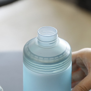 Botella de Agua Ligera de Tritán de 710ml/946ml, Libre de BPA, Color Pastel, Semi-Transparente, Boca Estrecha, Natural, Fácil de Limpiar, para Uso Diario - Product Image 4
