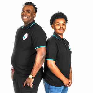 Polo noir Jack and Jill avec bordure contrastante turquoise, logo brodé sur la poitrine, coton premium, unisexe, coupe décontractée élégante - Product Image 5