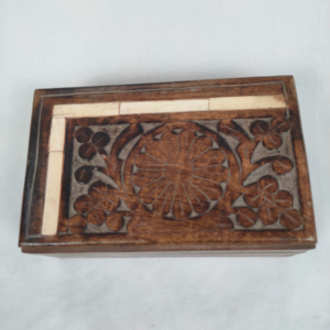 Boîte à bijoux artisanale en résine avec incrustation d'os blanc, motif triangulaire, cadeau décoratif indien, couleurs intérieures personnalisables, boîte en bois pour rangement - Product Image 1