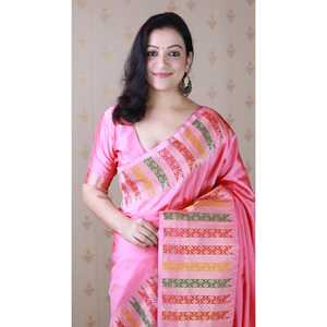 ผ้าซารีไหมเนื้อนุ่มสีชมพูอ่อน ปักลายมีนาการีด้วยด้ายซารี พร้อมขอบลายวัด  สำหรับผู้หญิง  พร้อมเสื้อและเสื้อเชิ้ต - Product Image 5