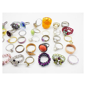 Juego de Accesorios Versátiles de Calidad Fabulosa, 50 Anillos de Moda Unisex de Estilo Japonés de Segunda Mano - Product Image 1