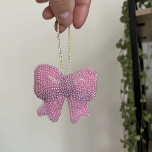 Adorno Colgante de Diseño Único con Lazo Rosa y Cuentas de Semilla, Decoración de Cinta con Cuentas de Cristal, Cadena Metálica, Hecho a Mano, Accesorio de Encanto para Bolso Femenino - Product Image 1