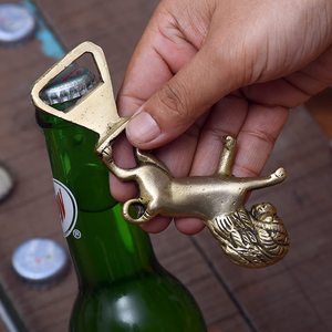 Abridor de Botellas de Cerveza de Latón con Diseño de León de la Selva, Acabado Dorado, Herramienta de Bar, Decoración de Bar, Accesorio Decorativo - Product Image 3