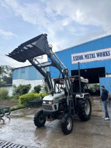 Godet de base pour chargeur agricole Ashok Metal Works pour tracteur Eicher, capacité de levage élevée avec système entièrement hydraulique - Product Image 6