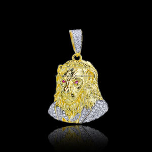 Colgante de Joyería de Lujo con Diseño de León, Acabado Pulido y Piedras de Diamante Moissanite VVS - Product Image 1