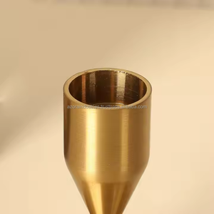 Bougeoir de mariage Décorations de table Bougeoirs en métal coniques en laiton minimalistes - Product Image 4