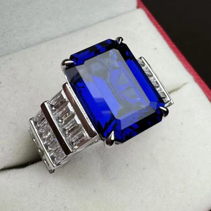 Anillo de Oro Blanco de 18k con Zafiro Azul Corte Esmeralda Premium y Piedras Laterales de Diamante, Anillo de Compromiso Clásico para Mujer, Certificado IGI - Product Image 3