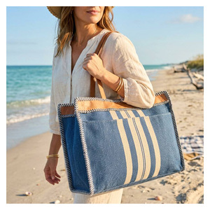 Sac à main élégant et tendance en raphia tressé, sac fourre-tout en rotin de qualité supérieure, sacs en paille avec accents de perles et de diamants de luxe – Un accessoire de mode incontournable - Product Image 1