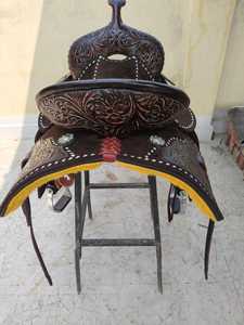 Selle de cheval en cuir occidental artisanale de qualité supérieure |   Équipement d'équitation durable sculpté à la main pour le trail |   Pleasure Ranch OEM Supply Export - Product Image 3