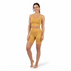 Conjunto de Yoga para Mujer en Amarillo Mostaza con Efecto Desgastado, Bra Deportivo y Shorts de Cintura Alta, Ropa Deportiva para Gimnasio y Entrenamiento - Product Image 3