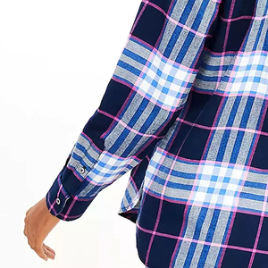 Camisa de franela suave para mujer, blusa informal de manga larga con estampado a cuadros - Product Image 4