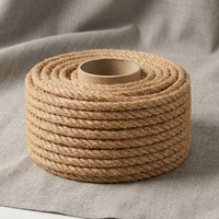 Corde en jute torsadée 100 % naturelle et écologique, lavable, alliant artisanat de qualité supérieure, responsabilité environnementale et performance exceptionnelle.