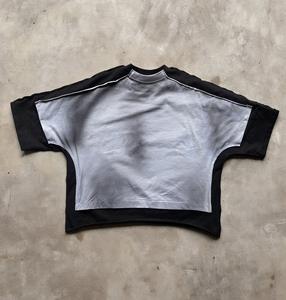 Fabricant de T-shirts personnalisés OEM pour hommes, en coton lourd 100 %, avec impression graphique, style vintage vieilli, coupe oversize et courte - Product Image 2