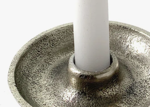 Chandelier vintage en aluminium moulé argenté avec poignée en forme de feuille, support de bougie conique, centre de table - Product Image 6