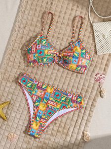 Trajes de baño de dos piezas con estampado de frutas al por mayor, fabricación personalizada, MOQs bajos y etiquetas privadas para marcas globales de ropa B2B. - Product Image 6