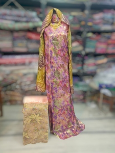 Ensemble en tissu Gorgorad assorti, comprenant un châle bleu roi et or et un dirac Fransawi rouge rubis avec motif jacquard tourbillonnant ton sur ton - Product Image 6