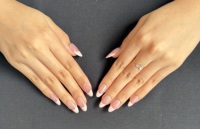 Ongles portables faits à la main, prix compétitif, vente en gros, faible MOQ, conception personnalisée ODM, ongles réutilisables, finition fine, détails peints à la main