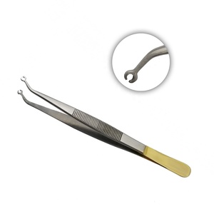 Pince chirurgicale courbée angulaire Pince manuelle en acier inoxydable et plastique et porte-aiguille pour les procédures de suture du maïs - Product Image 1