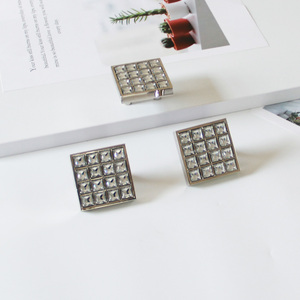 Bouton de meuble carré moderne de luxe en aluminium avec grille en cristal acrylique pour cuisine, salle à manger, chambre, commode, tiroir - Écologique et durable - Product Image 1