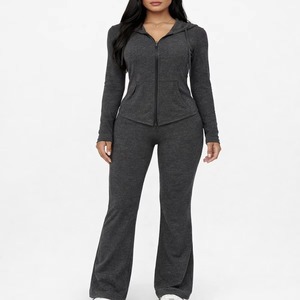 Ensemble de survêtement gris foncé pour femme avec veste zippée à capuche et poches latérales, pantalon évasé, coupe décontractée ample, idéal pour l'automne - Product Image 1