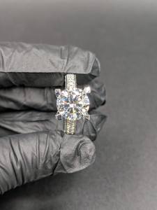 Anillo Grande de Moissanita con Corte Redondo y Halo, Plata 925 Original, Joyería Fina para Aniversario, Regalo Encantador para Novias - Product Image 5