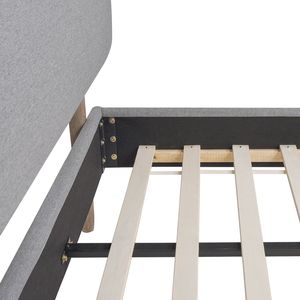 Letto King Size con Piattaforma Imbottita in Poliestere Grigio Chiaro, Design Moderno a Profilo Basso - Product Image 3