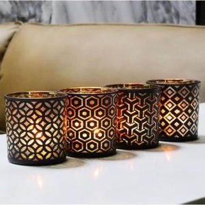 Elegantes portavelas de metal diseñados para realzar interiores con una suave luz de vela, textura refinada y encanto moderno. - Product Image 4