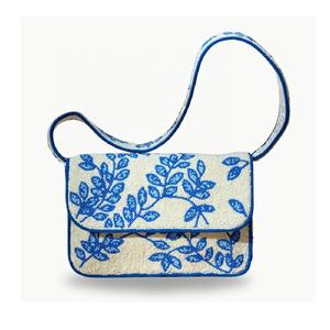 Bolso de hombro con diseño floral y cuentas, para llevar objetos personales pequeños, llaves del teléfono y otros accesorios. - Product Image 2