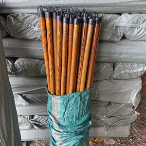 La dernière collection de manches à balai en bois pour balais et serpillères, outil de nettoyage avec revêtement PVC imitation bois, directement de l'usine. - Product Image 1
