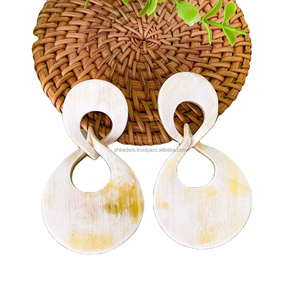 ต่างหูรูปเขาควายธรรมชาติสำหรับผู้หญิงทำมือปรับสีและขนาดได้ทันสมัย - Product Image 3