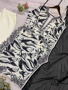 Traje Kurti Palazzo de Muselina Moderno con Bordado de Encaje y Dupatta de Georgette – Listo para Usar en el Día a Día - Product Image 5