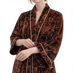 Bata Kimono de Terciopelo para Mujer, Tallas Grandes, Elegante, Suave, Lujosa, Estilo Vintage, Casual, con Estampado Floral Hecho a Mano, Manga Media, Transpirable - Product Image 3