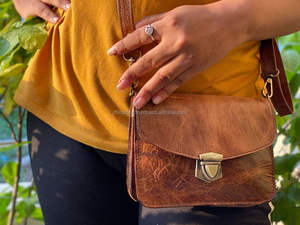 Vente en gros de sacs à bandoulière en cuir véritable polyvalents et de haute qualité pour femmes sacs en cuir de grande capacité sacs à bandoulière simples - Product Image 4