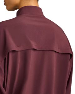 Veste coupe-vent légère et respirante pour femme, résistante à l'eau, avec fermeture éclair intégrale, col montant, fentes dorsales, coupe ample et ourlet à cordon de serrage - Product Image 5