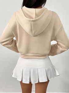 เสื้อครอปท็อปฮู้ดดี้ผู้หญิงสีสันตามสั่ง สไตล์ลำลองสำหรับฤดูร้อน เป็นมิตรต่อสิ่งแวดล้อม เอวสูง ขาสั้น ผ้าถักผสมคอตตอน ทรงพอดีตัว - Product Image 2