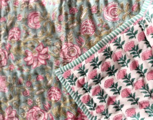 Edredón Reversible Hecho a Mano con Estampado Floral Rosa, Relleno 100% Algodón, para Uso en Todas las Estaciones, Estilo Clásico - Product Image 3